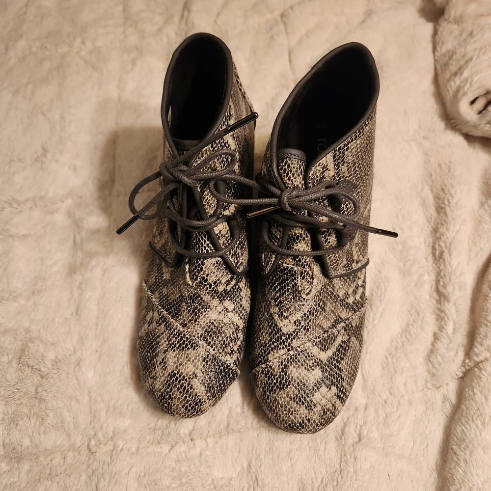 Toms Snake Print Ankle Boots Size 11 Euc
